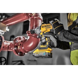 1 pcs - DeWALT 1/2 in 18V, 5Ah Cordless Impact Wrench, UK Plug
