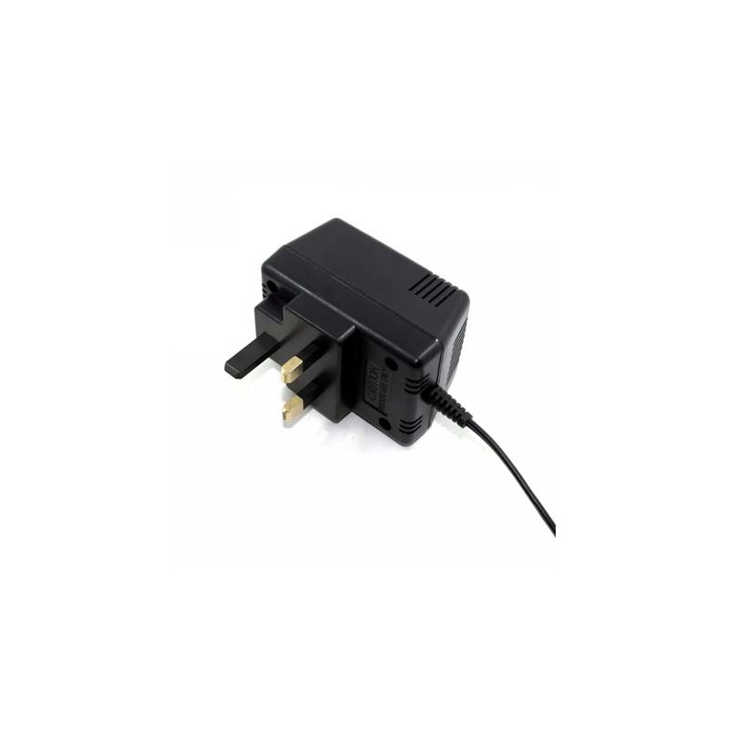 1 pcs - RS PRO 4.5W Plug-In AC/DC Adapter 5V dc Output, 900mA Output