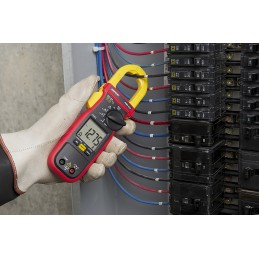 1 pcs - Beha-Amprobe AMP 220 Clamp Meter, 600A dc, Max Current 600A ac CAT III 600V