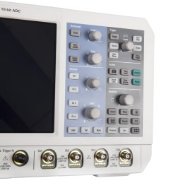 1 pcs - Rohde & Schwarz RTM3004 RTM3000 Series Digital Bench Oscilloscope, 4 Analogue Channels, 200MHz