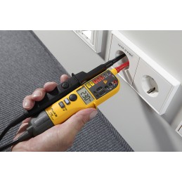1 pcs - Fluke T130, LCD Voltage tester, 690V, Continuity Check, Battery Powered, CAT III 690V