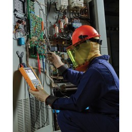 1 pcs - Fluke 124B ScopeMeter 120B Series Digital Handheld Oscilloscope, 2 Analogue Channels, 40MHz, 2 Digital Channels - RS