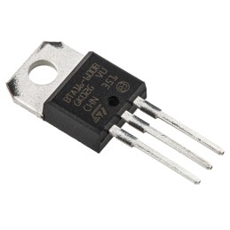 10 pcs - STMicroelectronics Through Hole, 3-pin, TRIAC, 600V, Gate Trigger 1.3V 600V