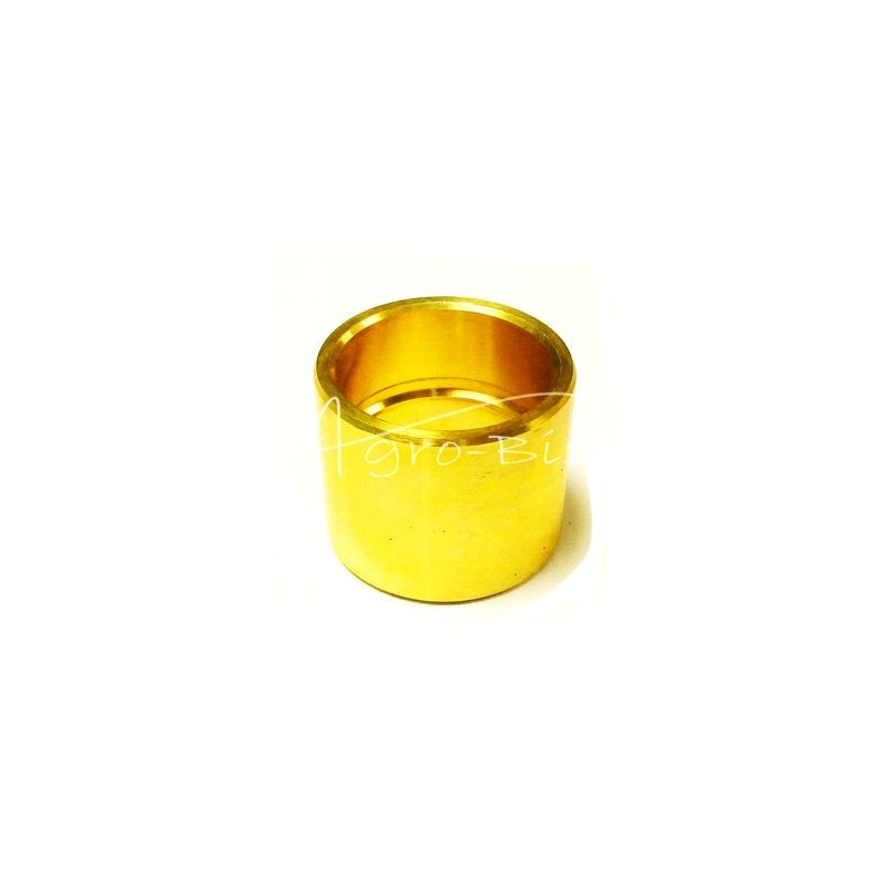 Thick spreader steering knuckle bushing