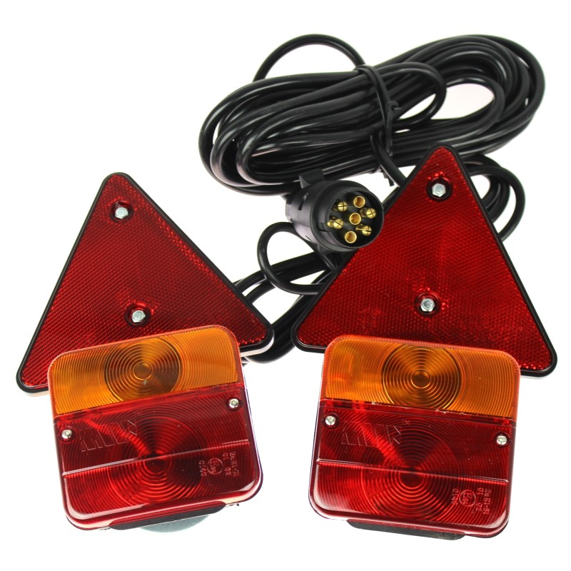Set of tail lamps, triangle magnet, trailer