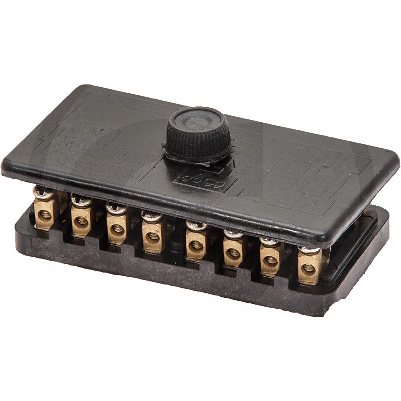 Fuse box for 8 flat fuses