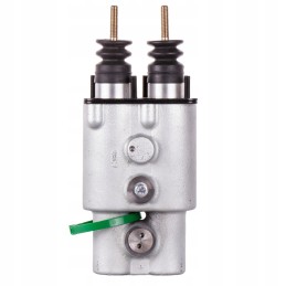 Case McCormick Carlisle combined master cylinder