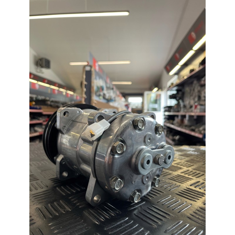 Air conditioning compressor compressor