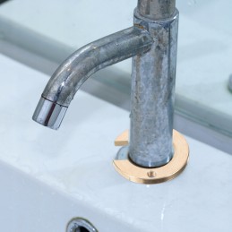 A small set of tools to prevent loosening of the tap assembly nut