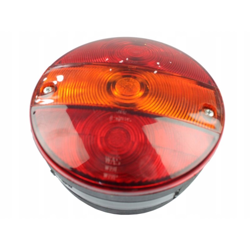 Round right rear lamp at 19p