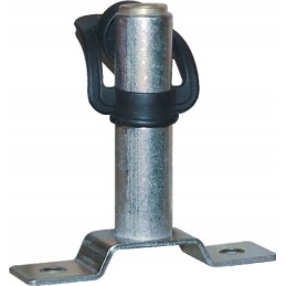 Flash holder screwed onto the shoe