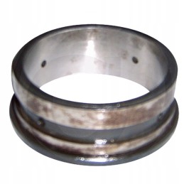 The body sleeve connects the C 385 PTO shaft and the derivative