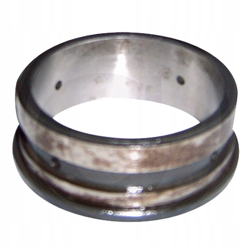 The body sleeve connects the C 385 PTO shaft and the derivative