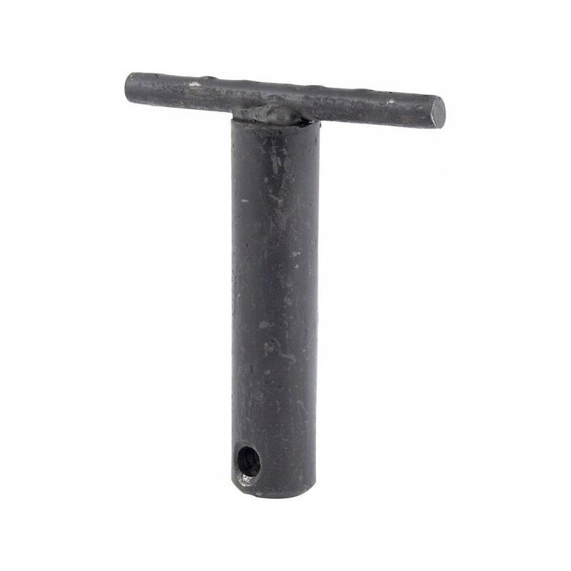 The lower hitch pin fits the C 360 Ursus