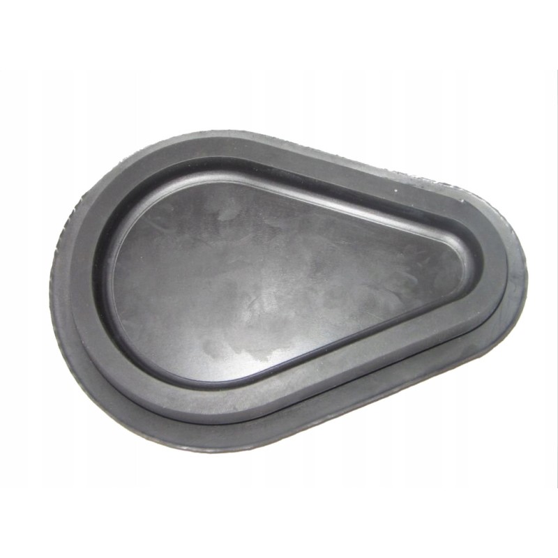 The lid is covered with a hood plug of the Ursus C385 Zetor