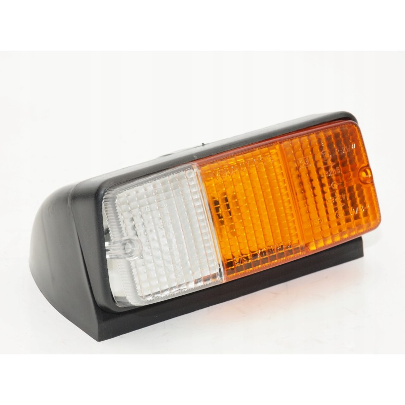 Side turn signal lamp on the fender