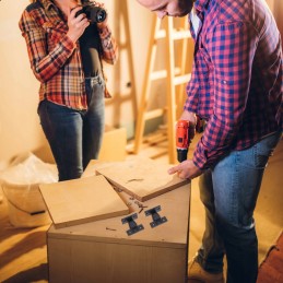 Corner buckle, wardrobe hook for mounting on a wardrobe