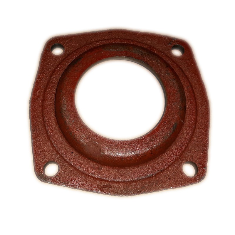 The housing covers the rear sleeve of the Polosi Mtz Belarus