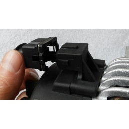 Solenoid plug for tractor agricultural machinery