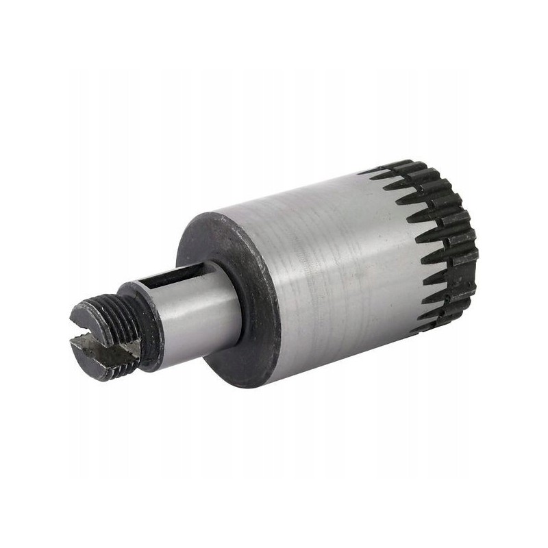 The injection pump drive shaft fits the C 385