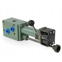 Hydraulic distributor of the Ursus C 330 lift