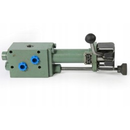 Hydraulic distributor of the Ursus C 330 lift