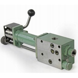 Hydraulic distributor of the Ursus C 330 lift