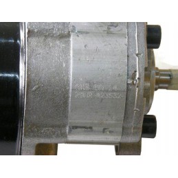 Power steering pump from the reservoir