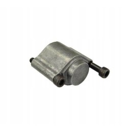 Rear cap with hydraulic distributor latch