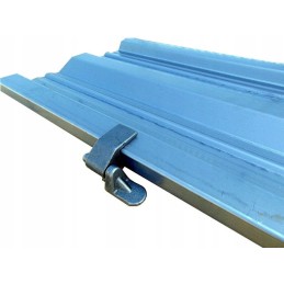 The side hinge, the under side hinge, is very strong