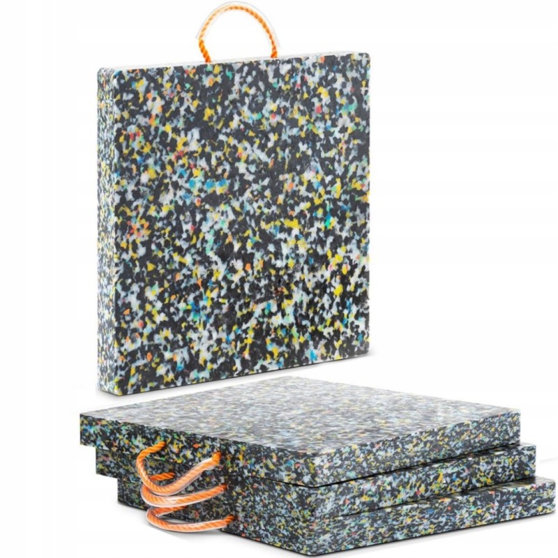 Square stabilizing foundation for the crane feet