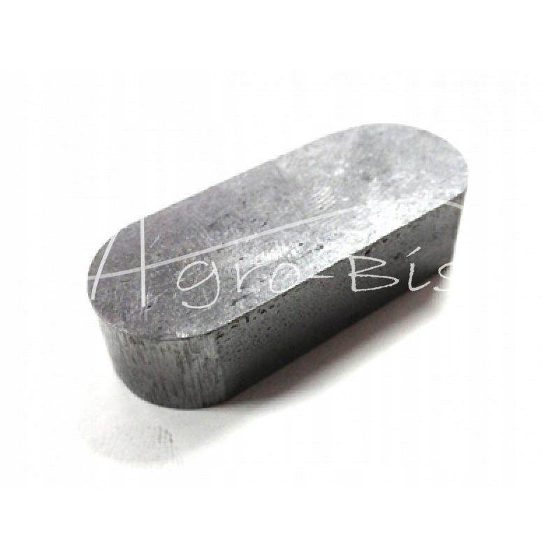 The 18x11x45 key is used to connect the hub with the shaft