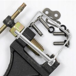 Heavy lawn trailer with hook shaft lock