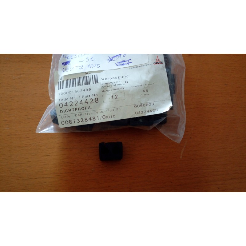 Rubber seal for fuel pipe Deutz 0422 4428