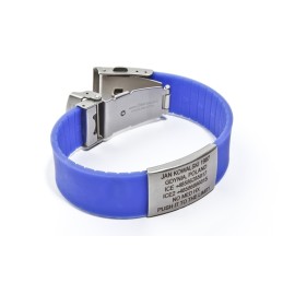 Rescue bracelet with an engraved dog tag