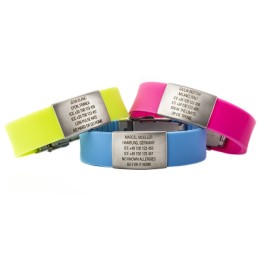 Rescue bracelet with an engraved dog tag