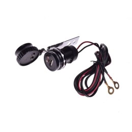 USB x 1 cigarette lighter socket, volt display