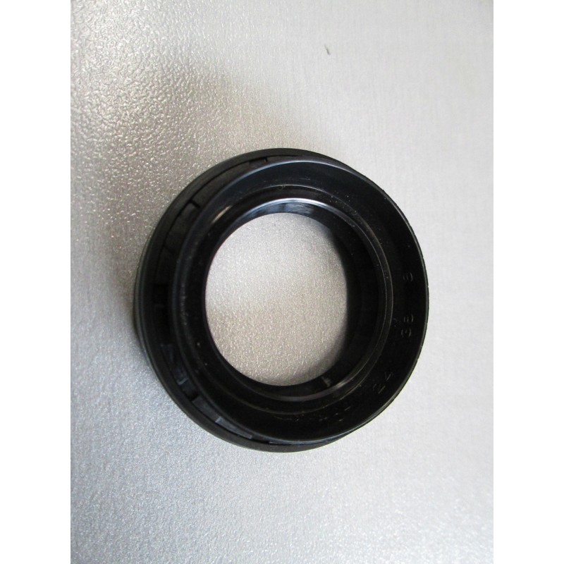 Front differential seal on Polos Yamaha Grizzly 450 550 660