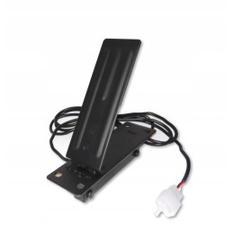 Electric engine accelerator pedal with potentiometer