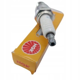 Spark plugs ngk 7822 bpr6es ngk white