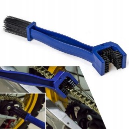 Brush for cleaning the chain and sprockets