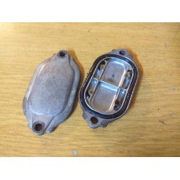 The cap covers the head of the Kawasaki KFX 700