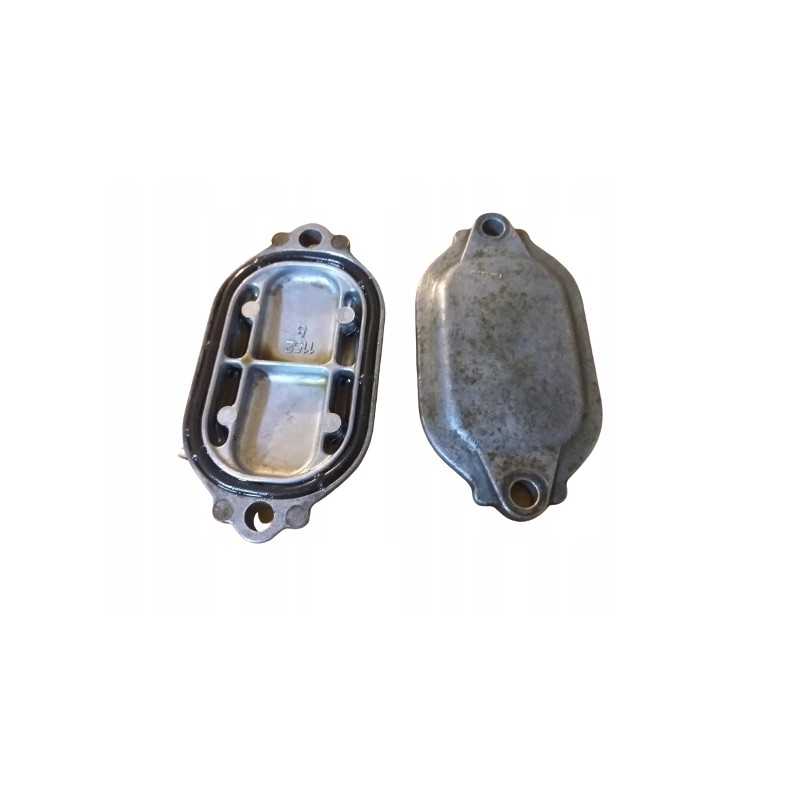 The cap covers the head of the Kawasaki KFX 700