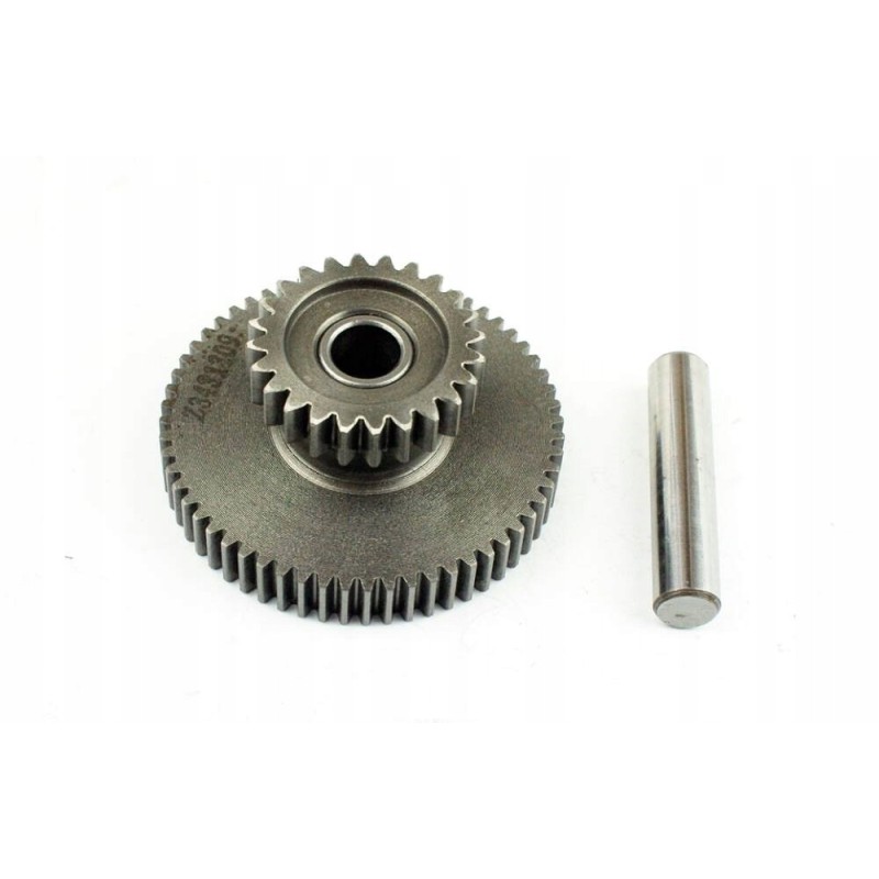 Intermediate wheel of the starter gear with the ATV axle