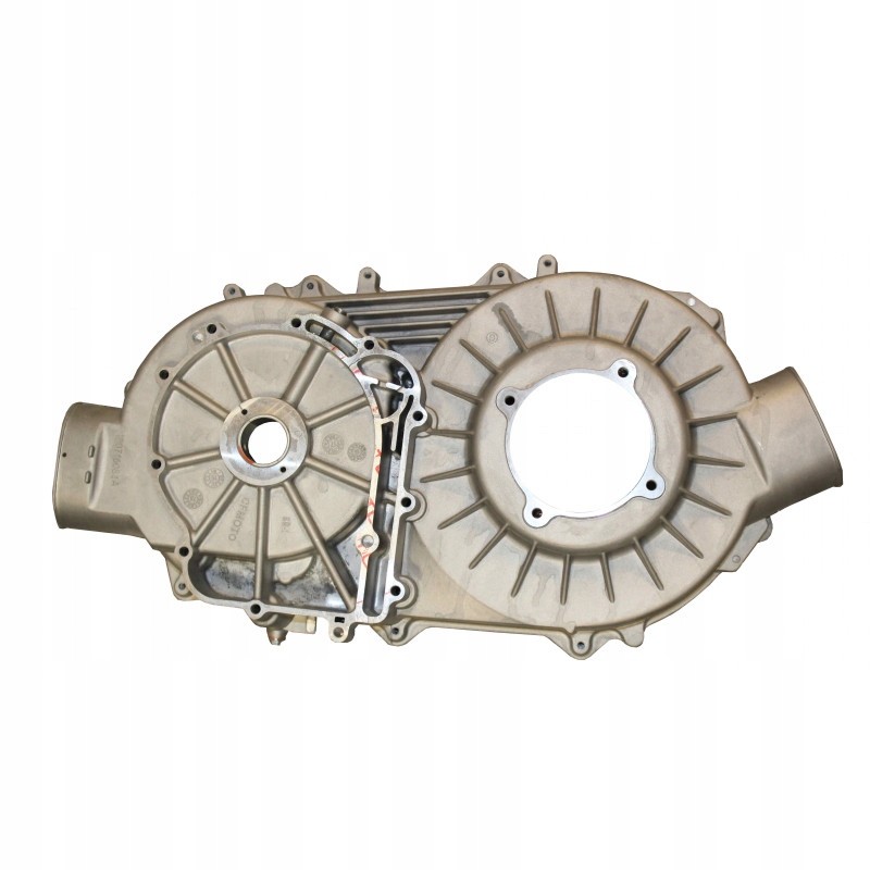 The casing covers the crankcase of the variator cf moto 400 500 internal