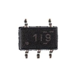 1 pcs : TLV4011QDCKRQ1 - Analog Comparators Automotive small-size comparator with integrated reference 5-SC70 -40 to 125