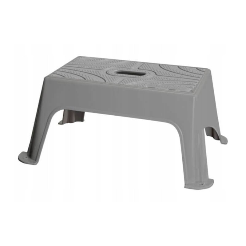 Entrance step to the gamut brunner camper