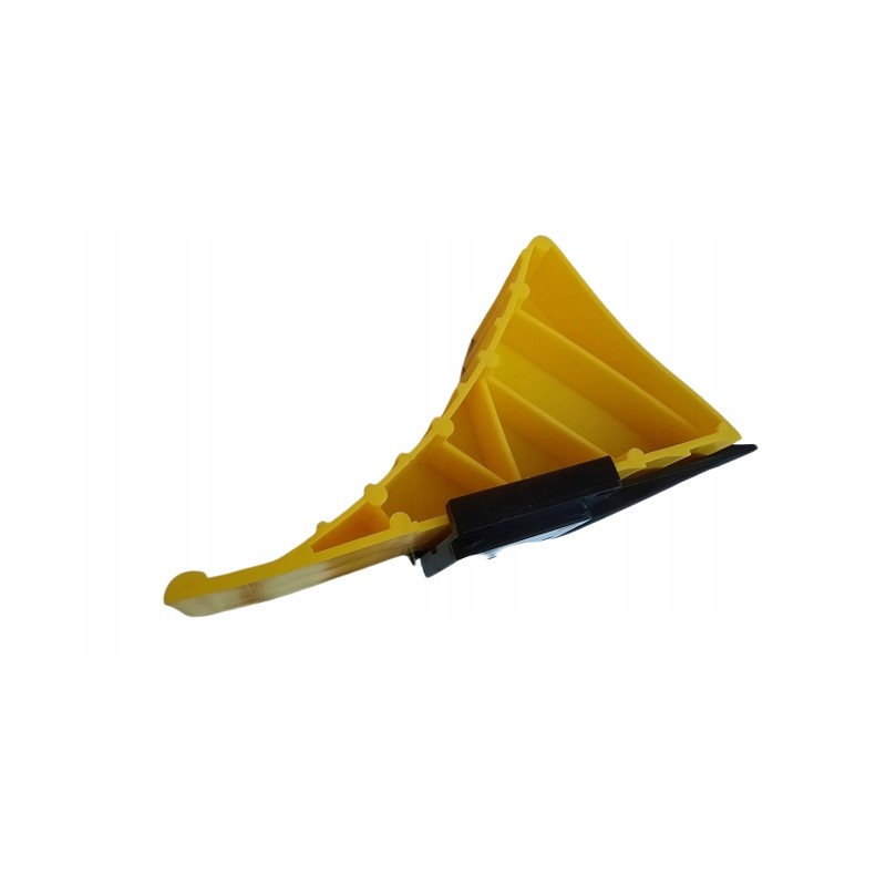 Chock lock under the trailer wheel, transport handle