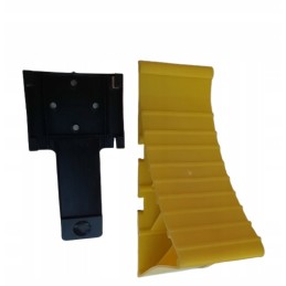 Chock lock under the trailer wheel, transport handle