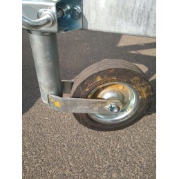 Wheel support wheel, maneuvering support